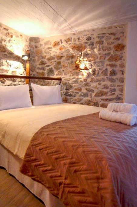 Braxos A Beautiful Rocky Place Hydra  Luaran gambar