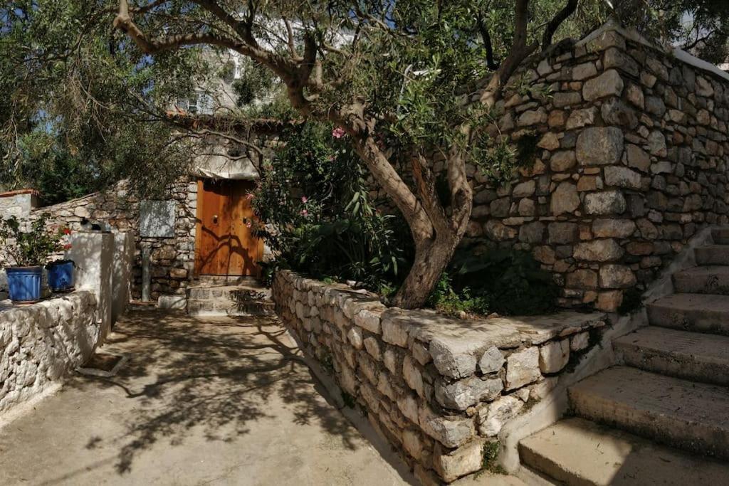 Braxos A Beautiful Rocky Place Hydra  Luaran gambar