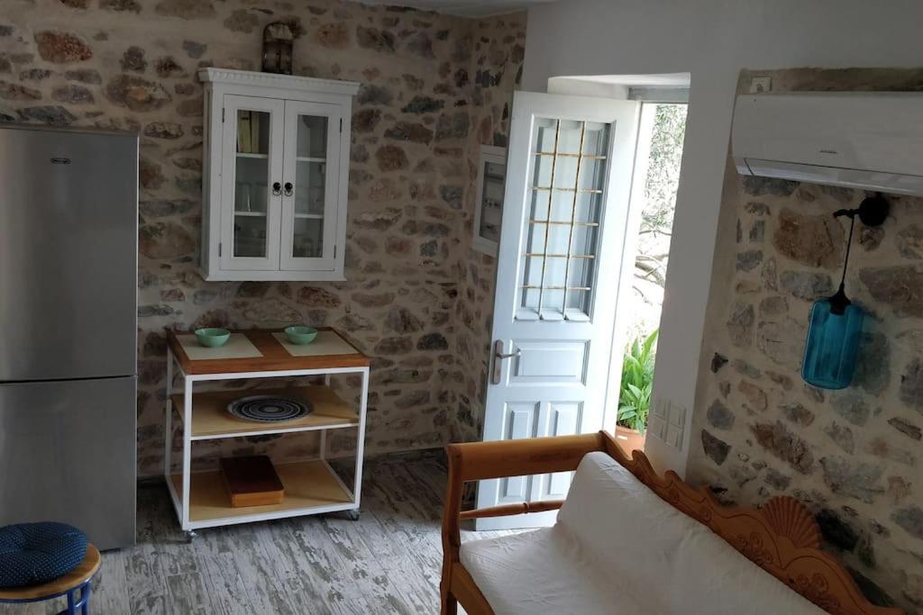 Braxos A Beautiful Rocky Place Hydra  Luaran gambar